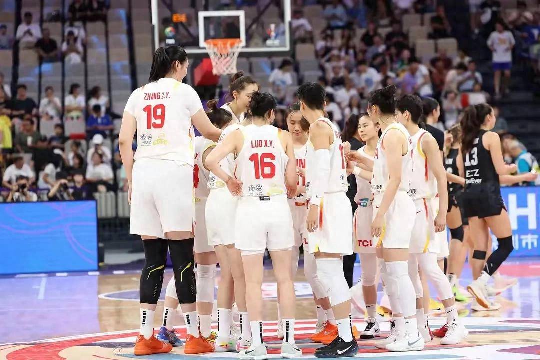 球队的实力逐渐显露，球迷期待巅峰对决！