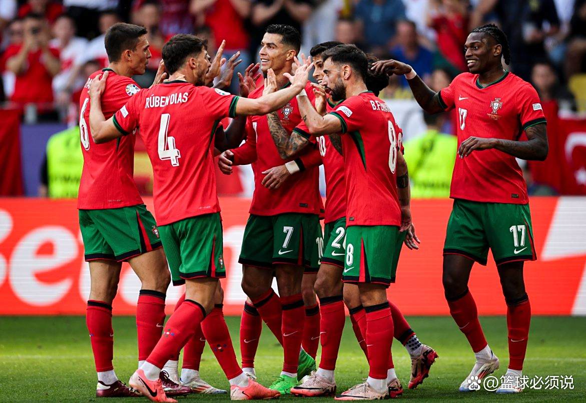 西班牙轻取波兰，小组赛领先优势明显