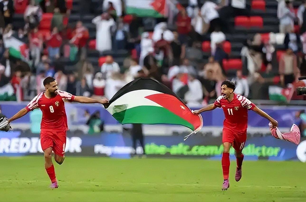 乌兹别克球队战胜对手，实现小组突围