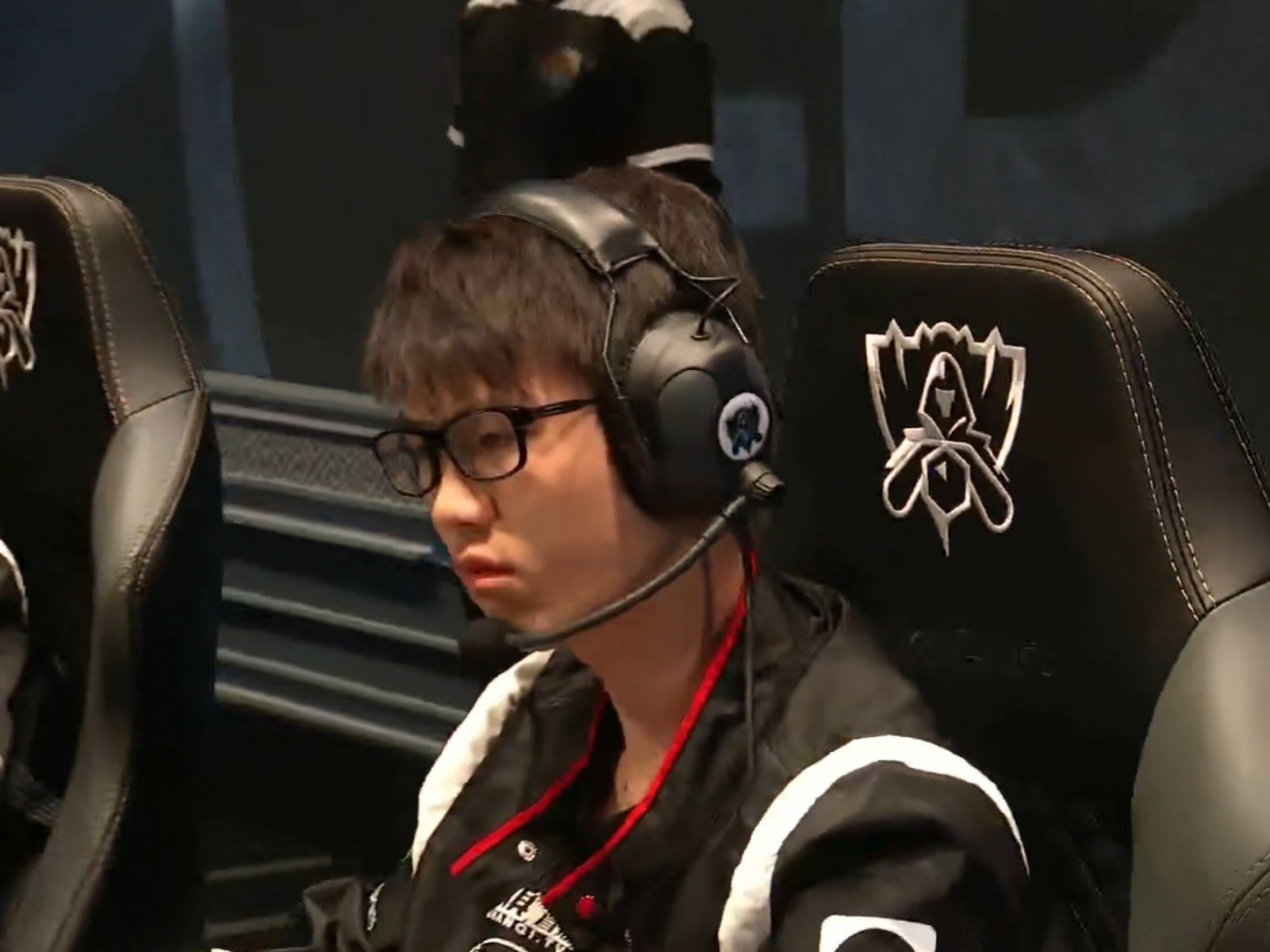 C9绝杀EDG，Gumayusi成为全场焦点八强赛3:1（深圳）