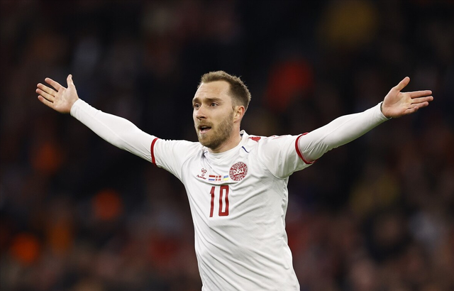 荷兰队战胜奥地利，苦战取胜赢得球迷掌声