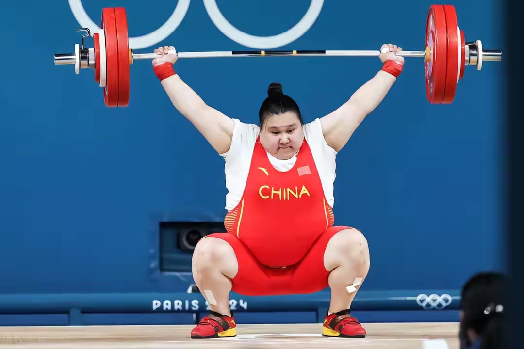 法国选手以微弱优势领先，摘得田径金牌的简单介绍