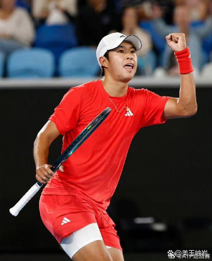 意大利网球队爆冷英国网球队，梅德韦杰夫爆发神勇的简单介绍