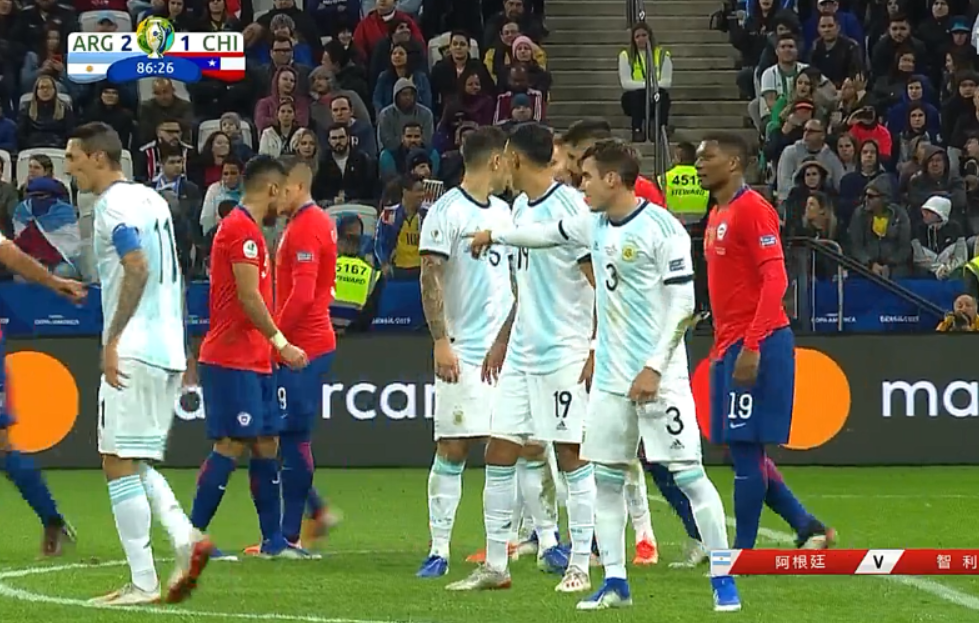 关于智利横扫加拿大，阿奎罗统治全场的信息