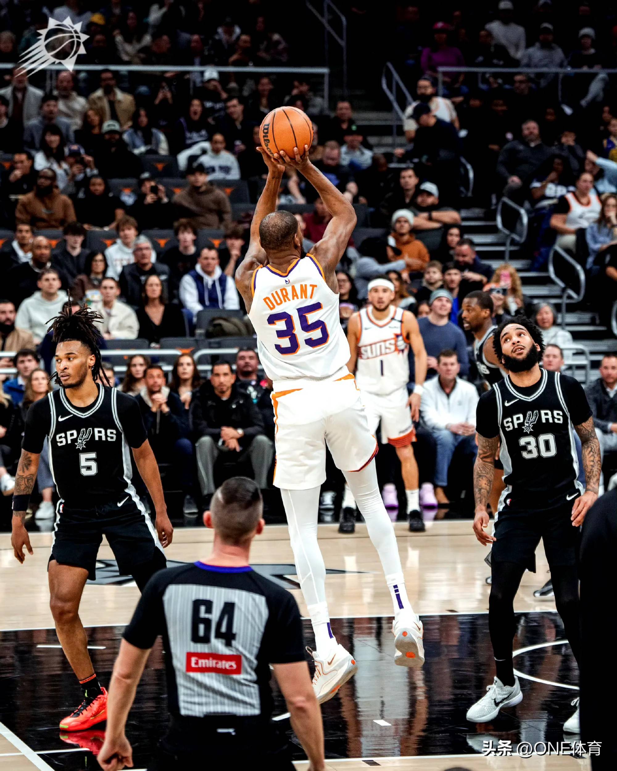 关于太阳鏖战骑士,布克状态火热的信息 关于太阳鏖战骑士,布克状态火热的信息