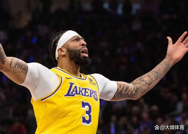 鹈鹕力克四川队，浓眉哥点燃赛场